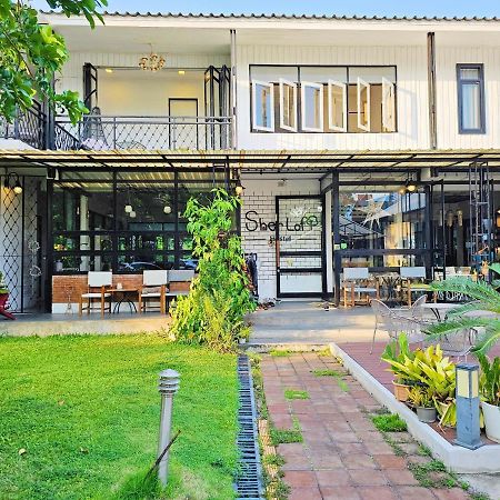 Sherloft Home & Hostel Чиангмай Екстериор снимка