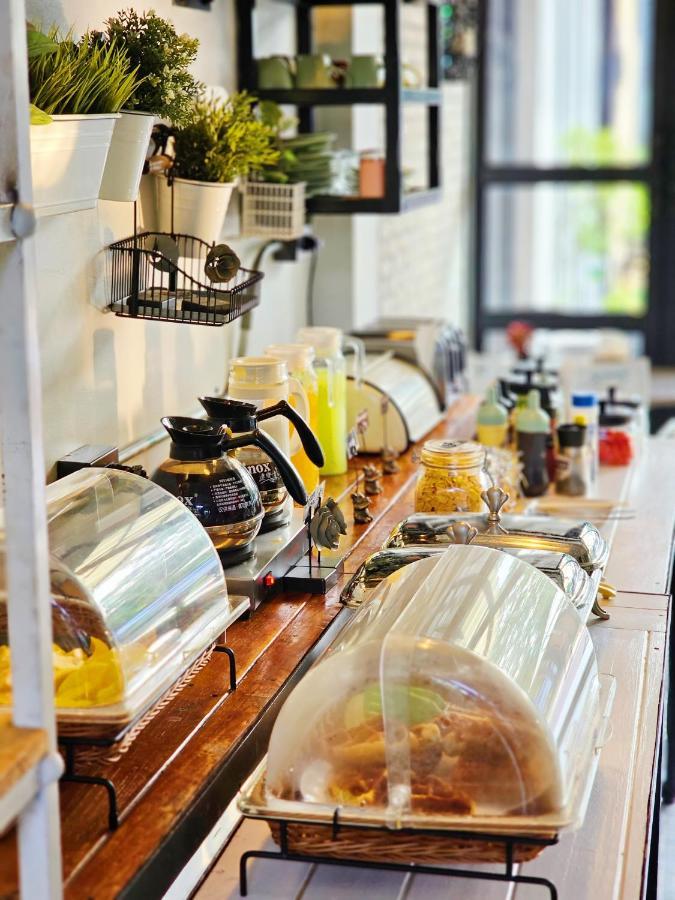 Sherloft Home & Hostel Чиангмай Екстериор снимка