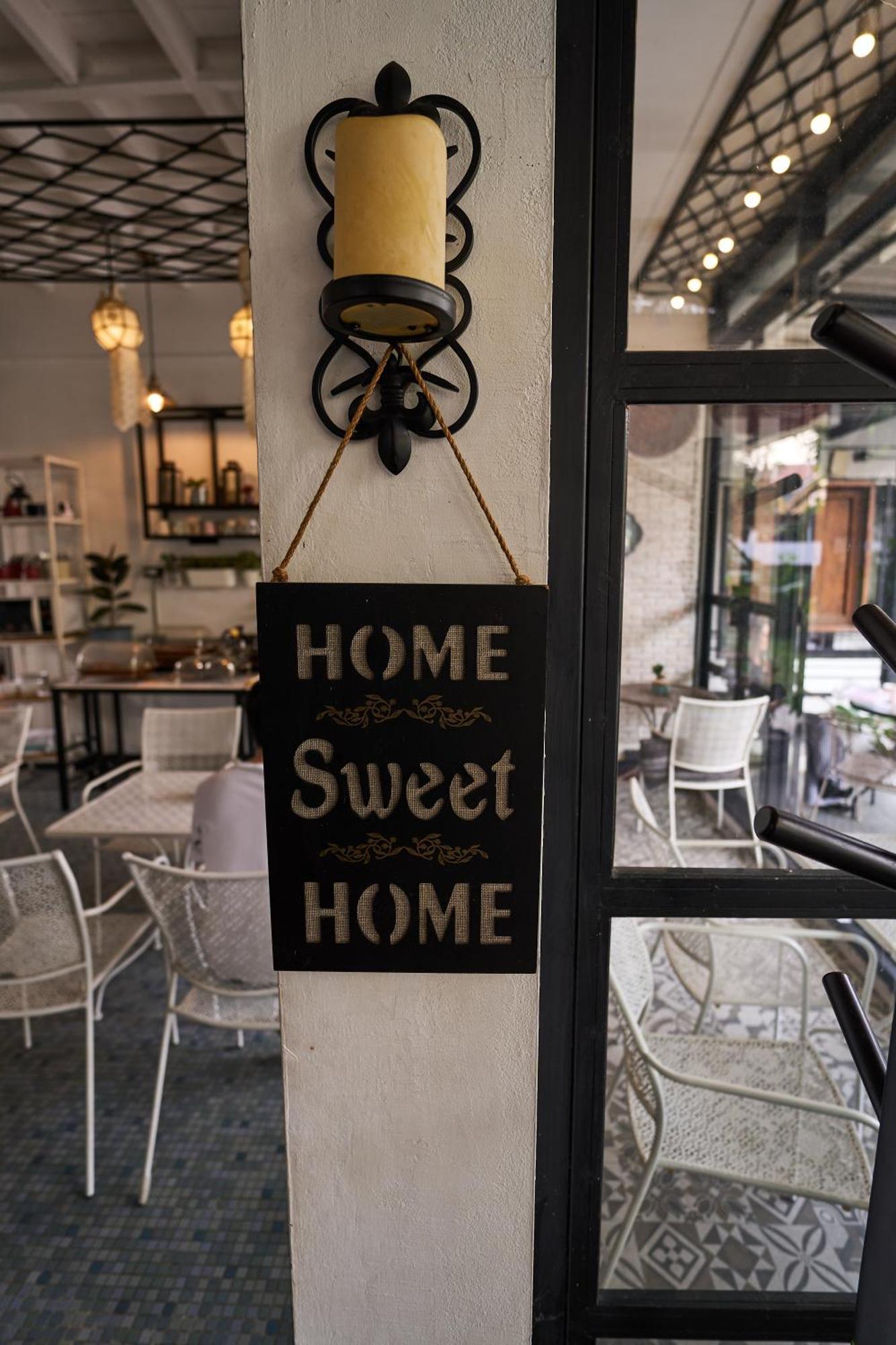 Sherloft Home & Hostel Чиангмай Екстериор снимка