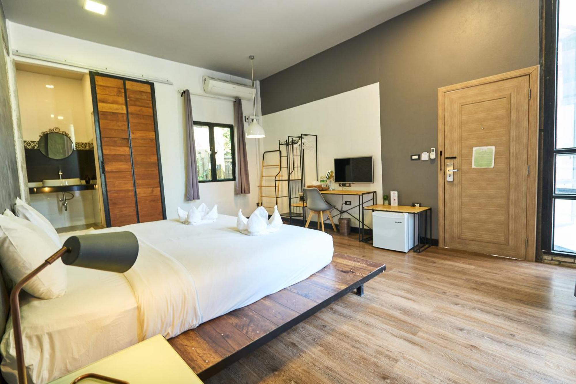 Sherloft Home & Hostel Чиангмай Стая снимка