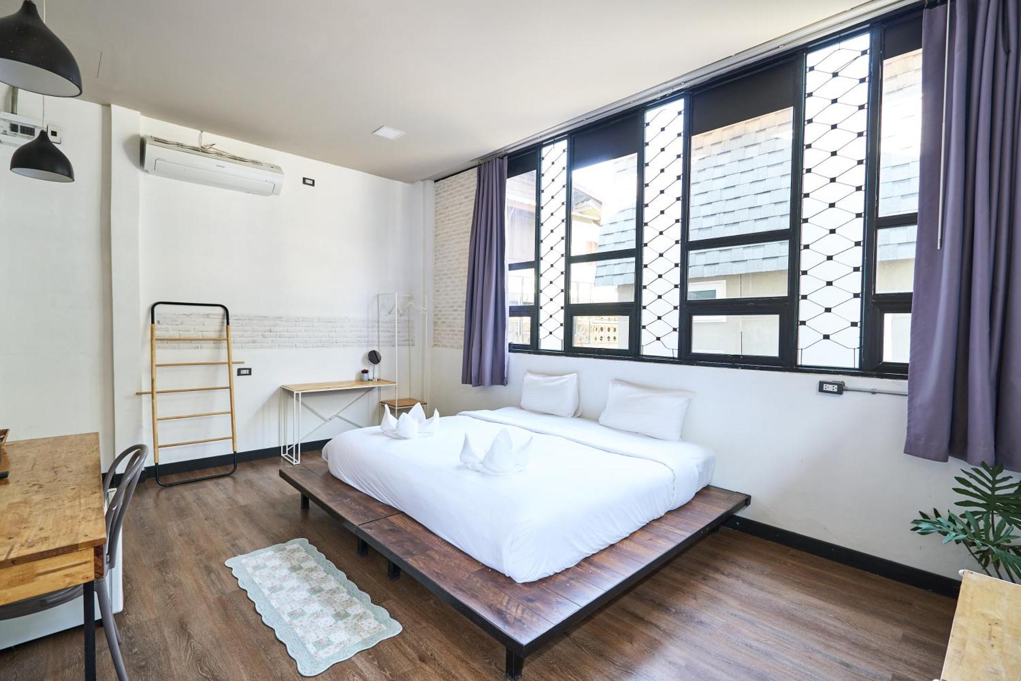 Sherloft Home & Hostel Чиангмай Стая снимка