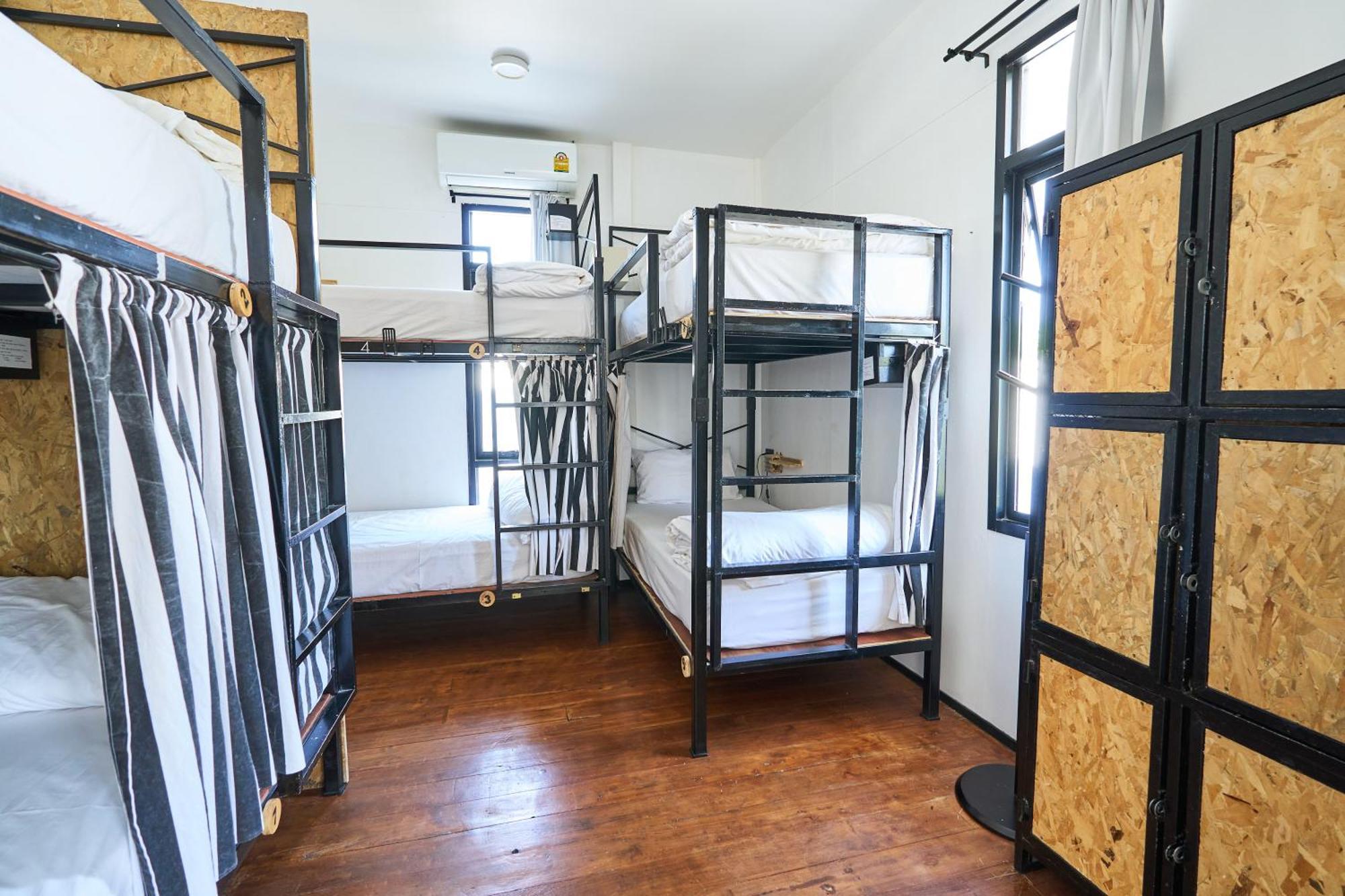 Sherloft Home & Hostel Чиангмай Екстериор снимка