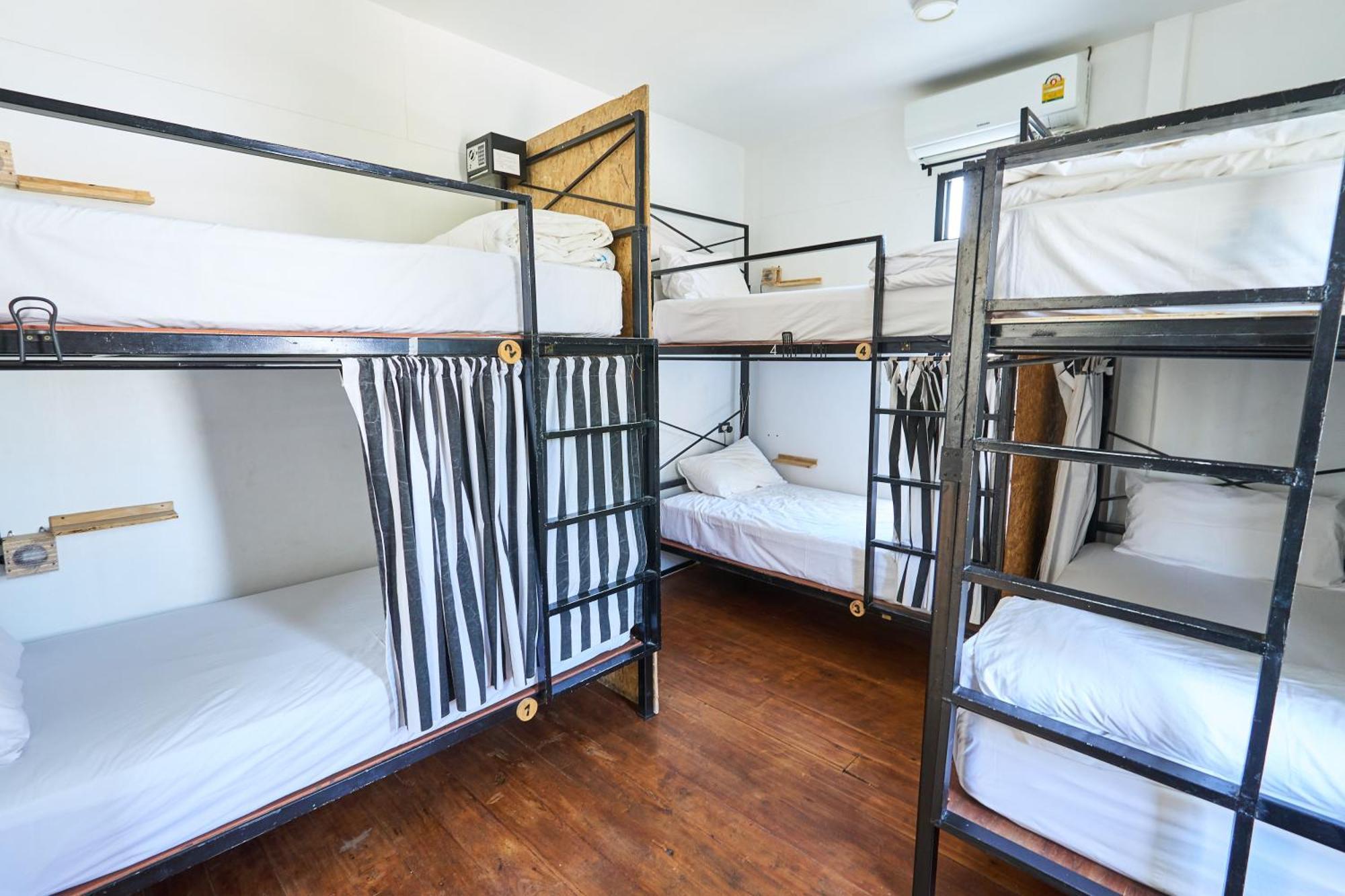 Sherloft Home & Hostel Чиангмай Екстериор снимка