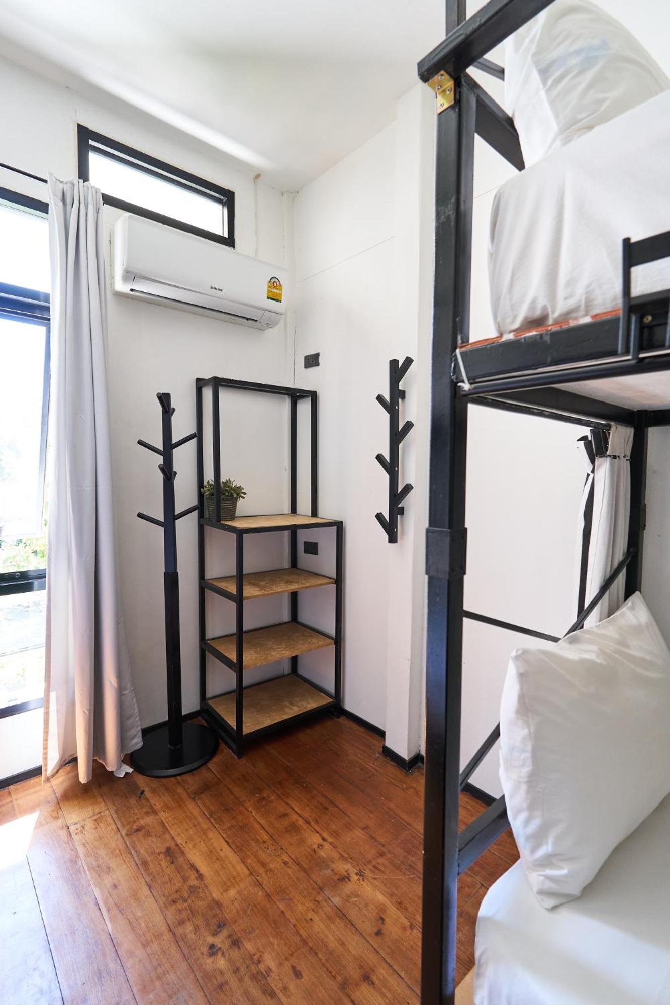 Sherloft Home & Hostel Чиангмай Екстериор снимка