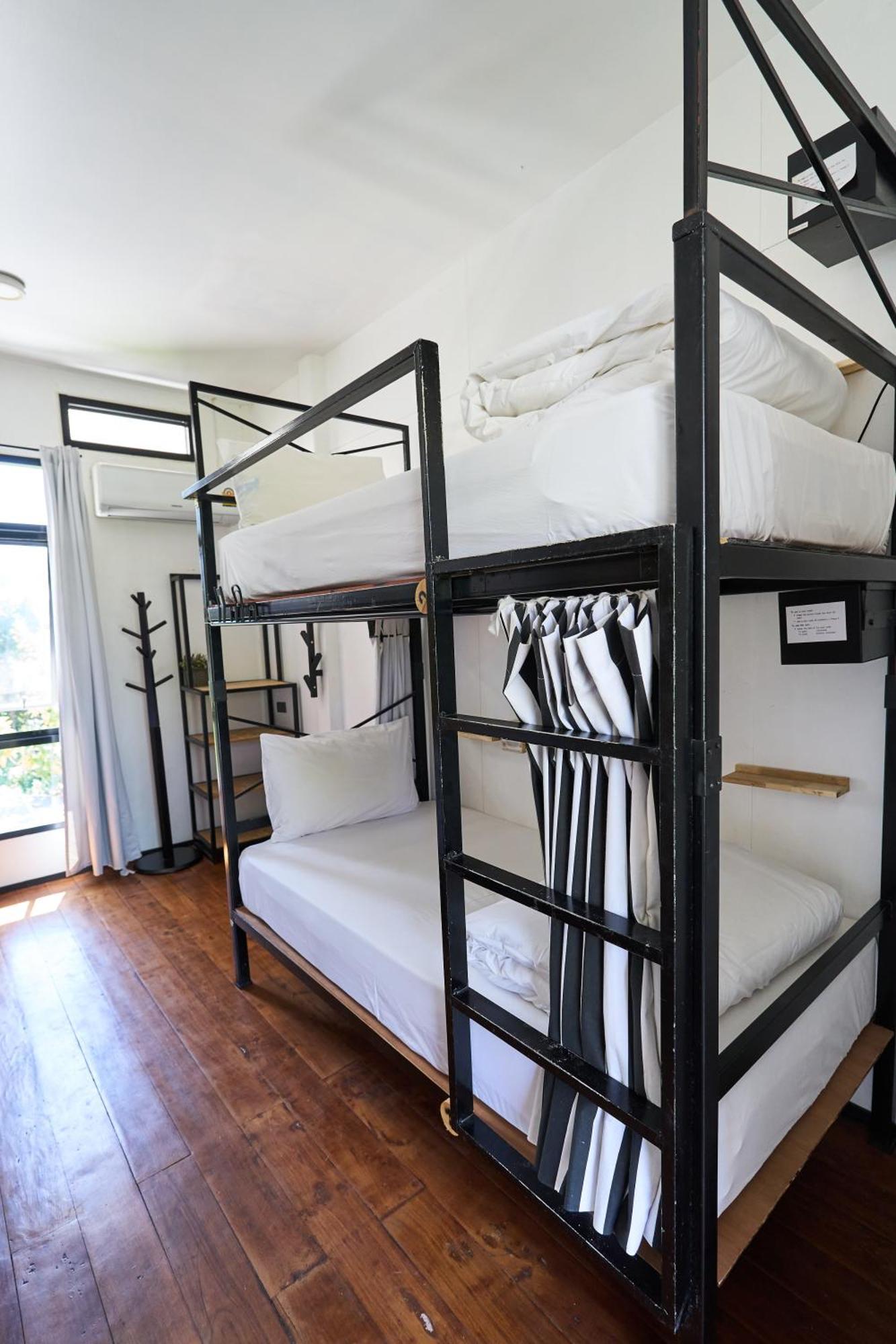 Sherloft Home & Hostel Чиангмай Екстериор снимка