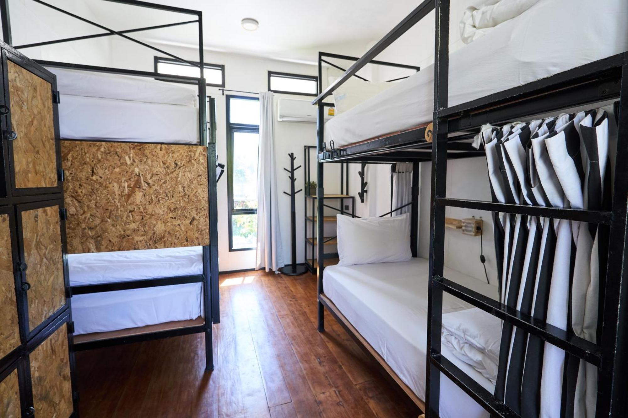 Sherloft Home & Hostel Чиангмай Стая снимка