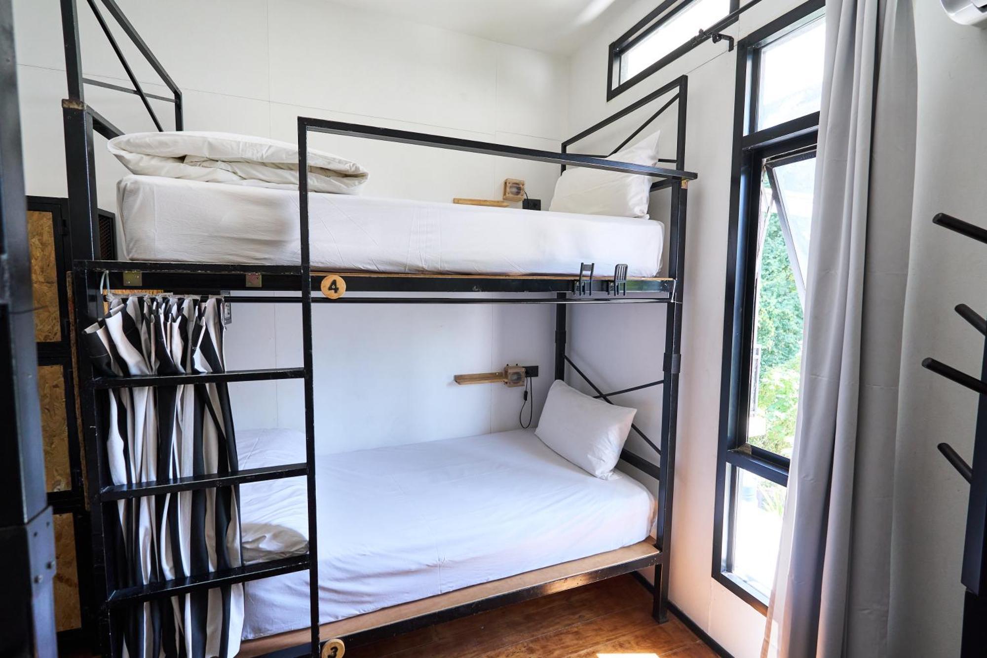 Sherloft Home & Hostel Чиангмай Екстериор снимка