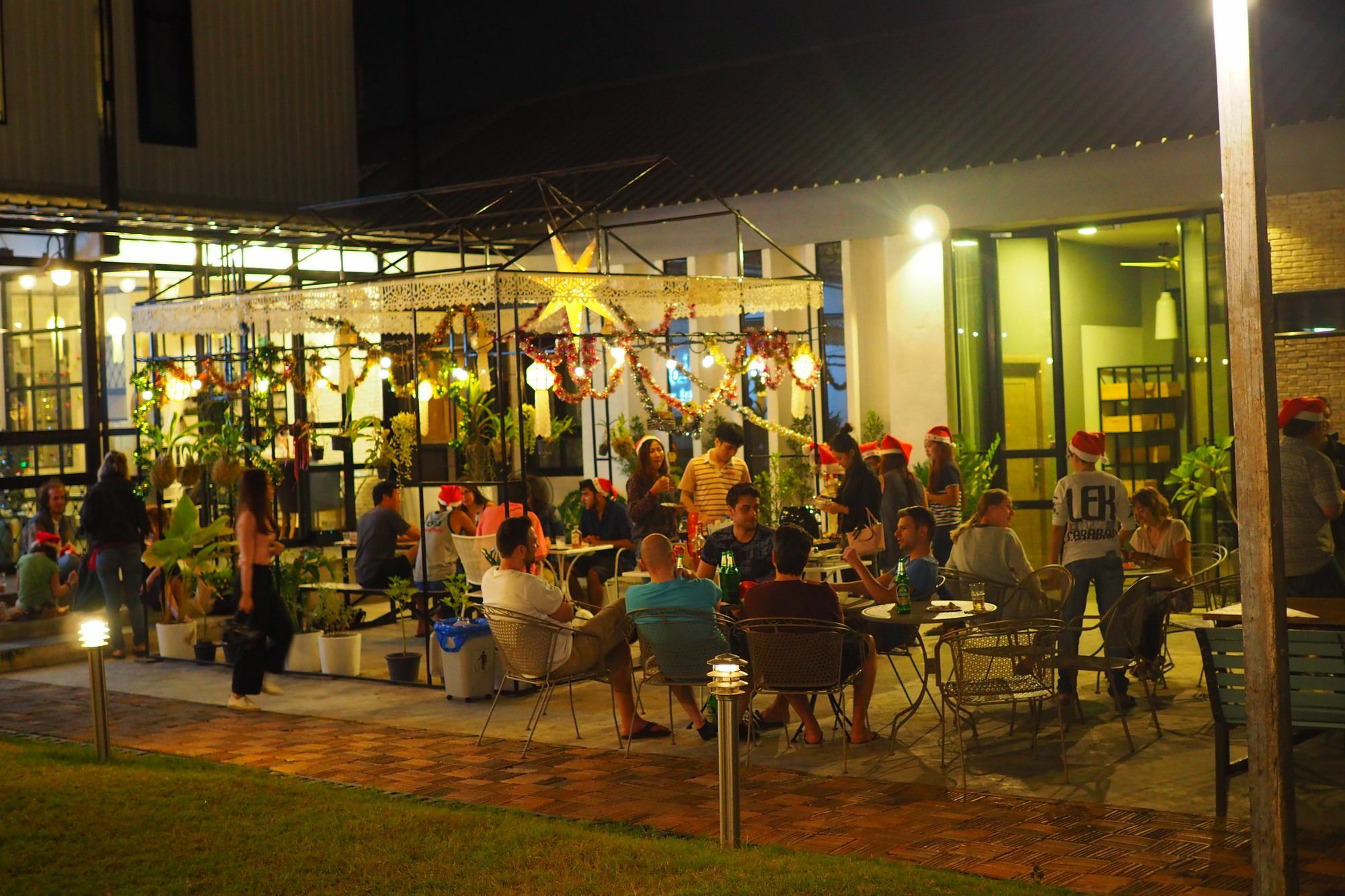 Sherloft Home & Hostel Чиангмай Екстериор снимка