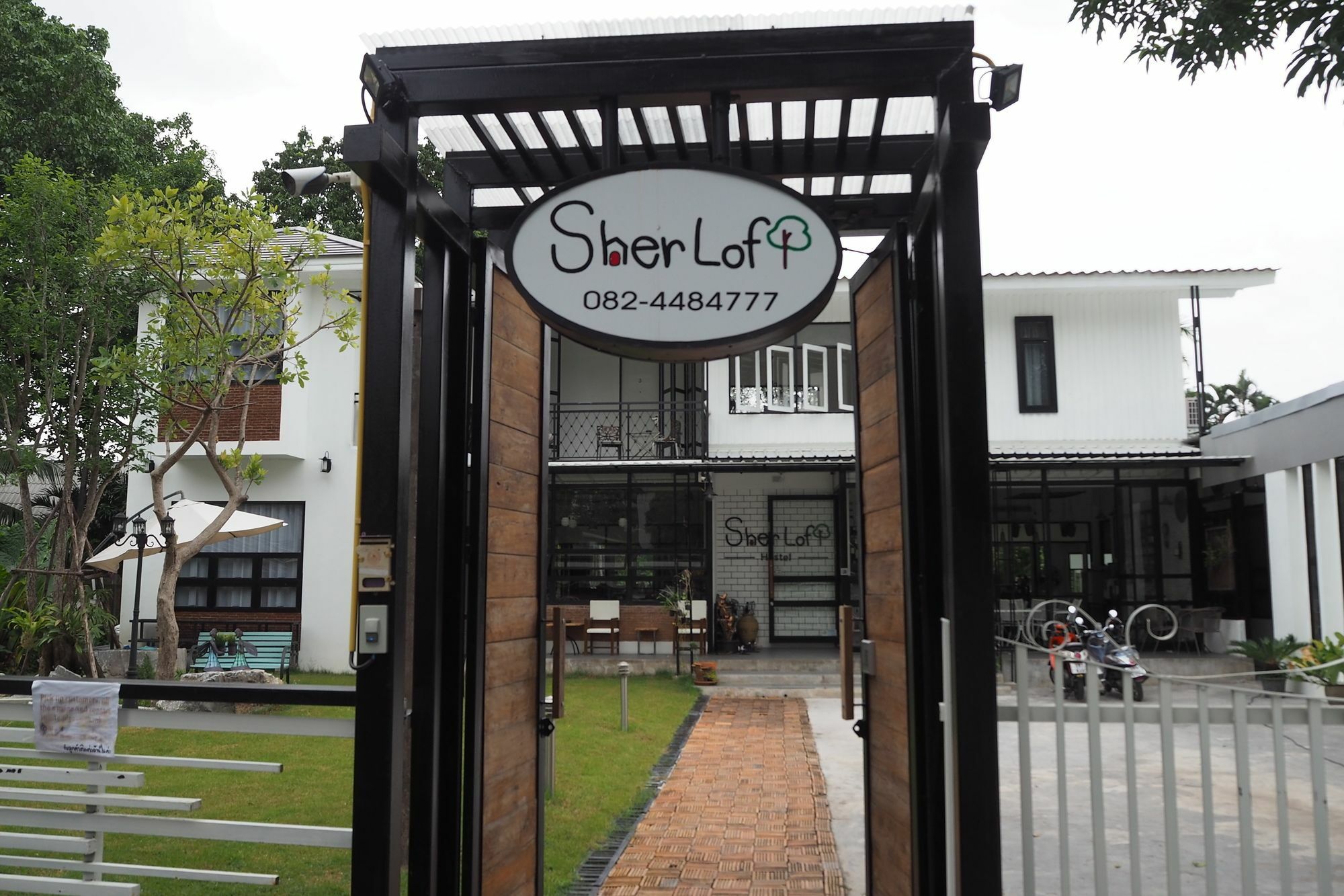 Sherloft Home & Hostel Чиангмай Екстериор снимка