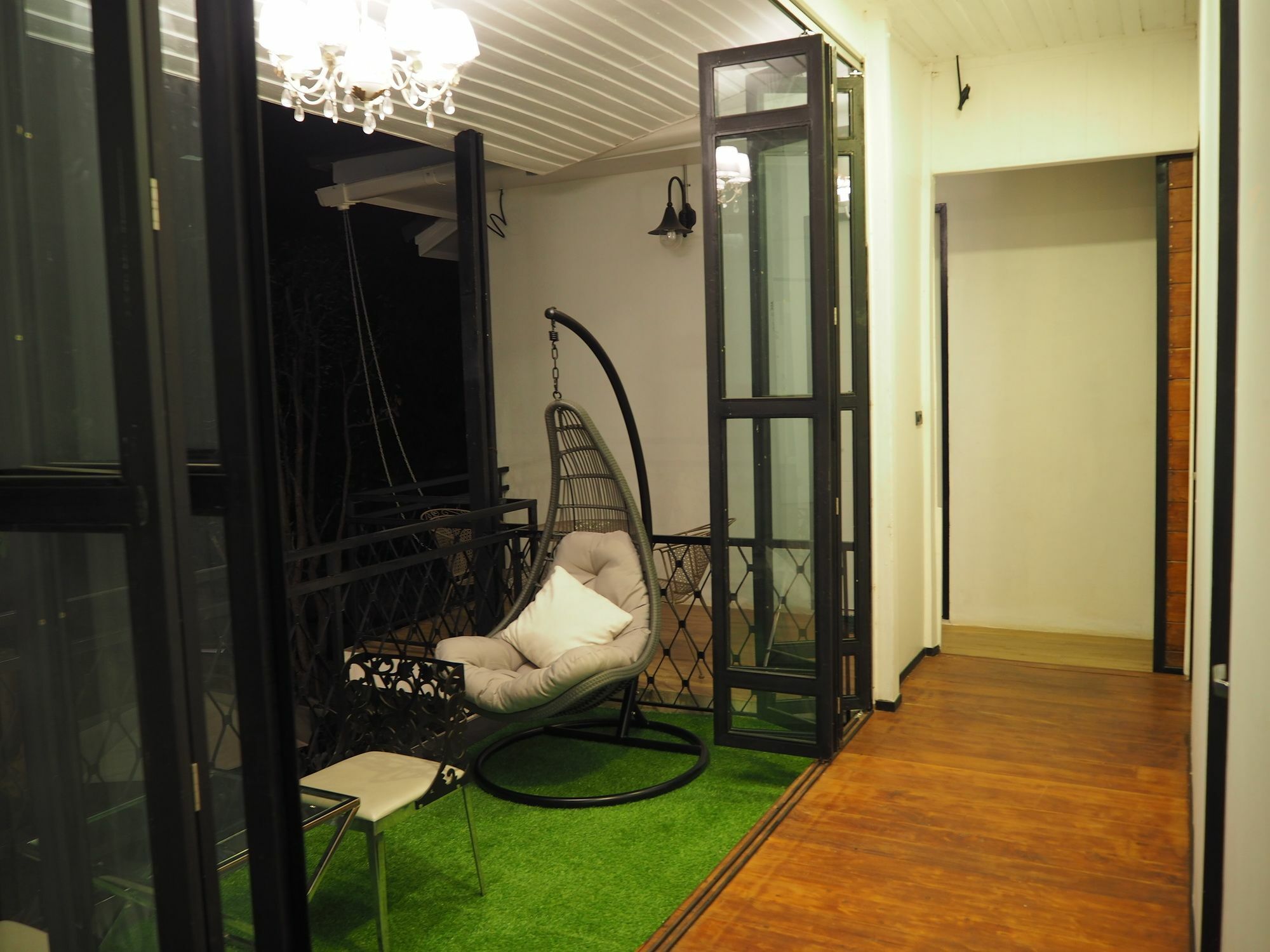 Sherloft Home & Hostel Чиангмай Екстериор снимка