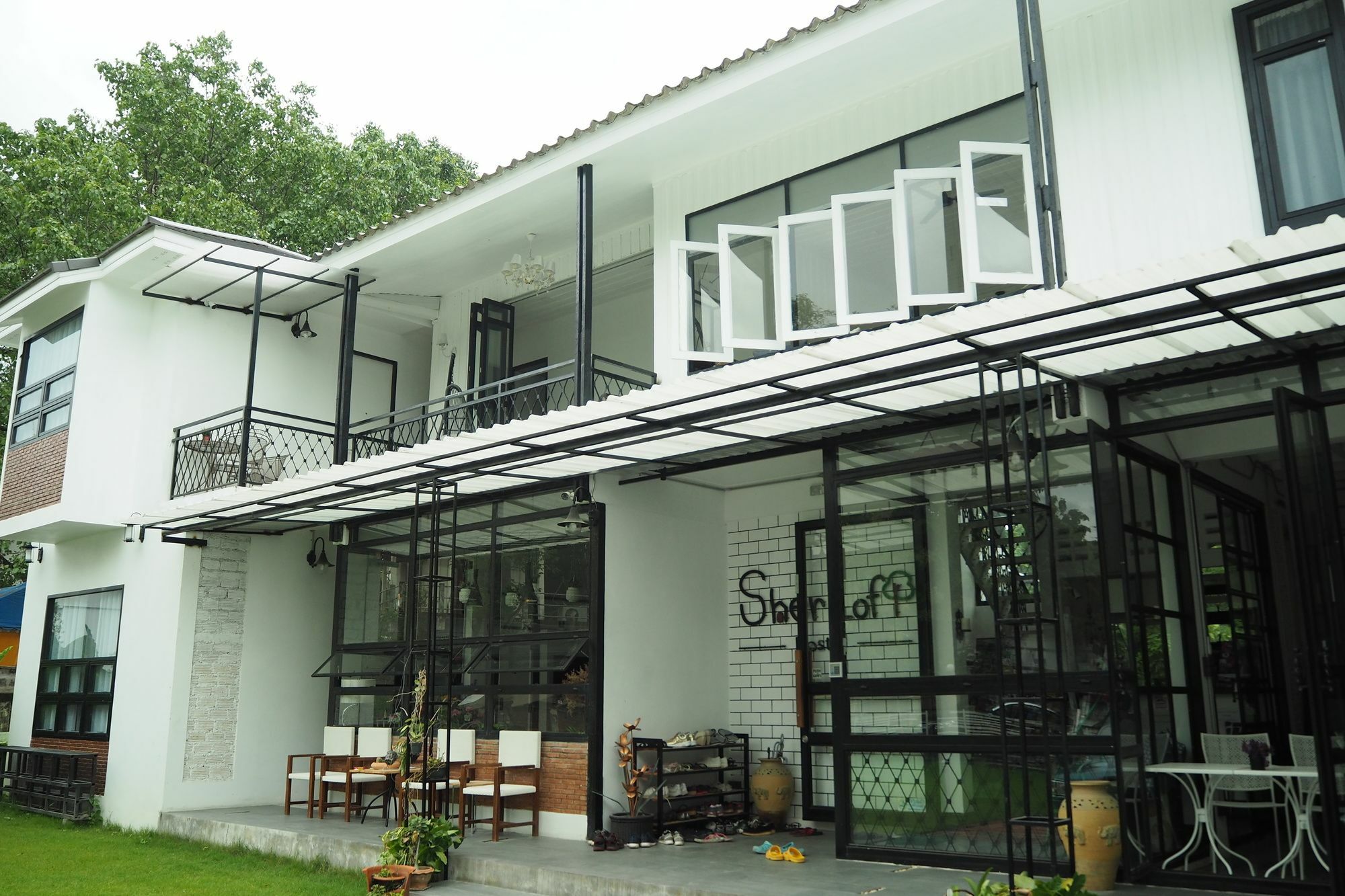 Sherloft Home & Hostel Чиангмай Екстериор снимка
