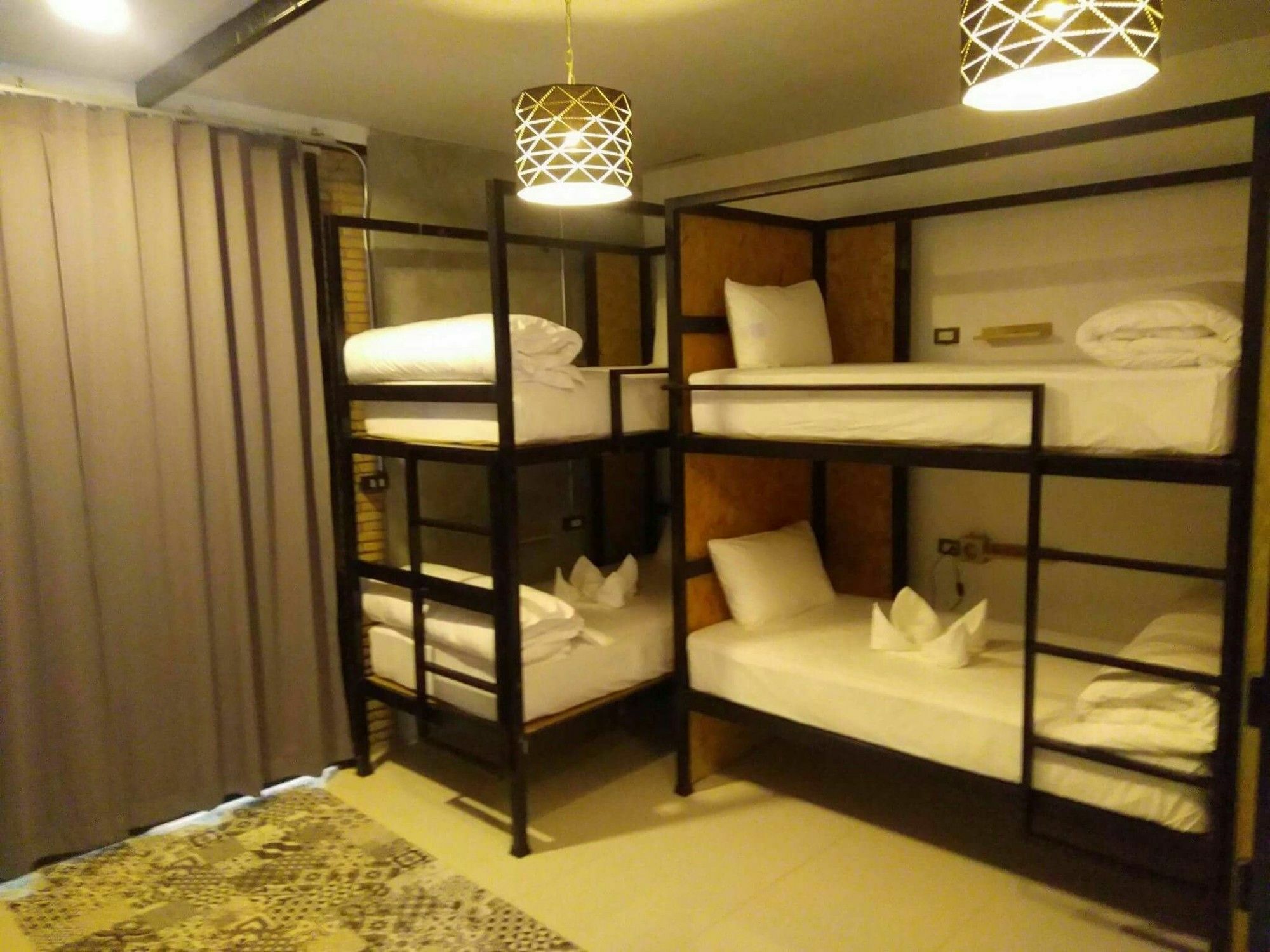 Sherloft Home & Hostel Чиангмай Екстериор снимка