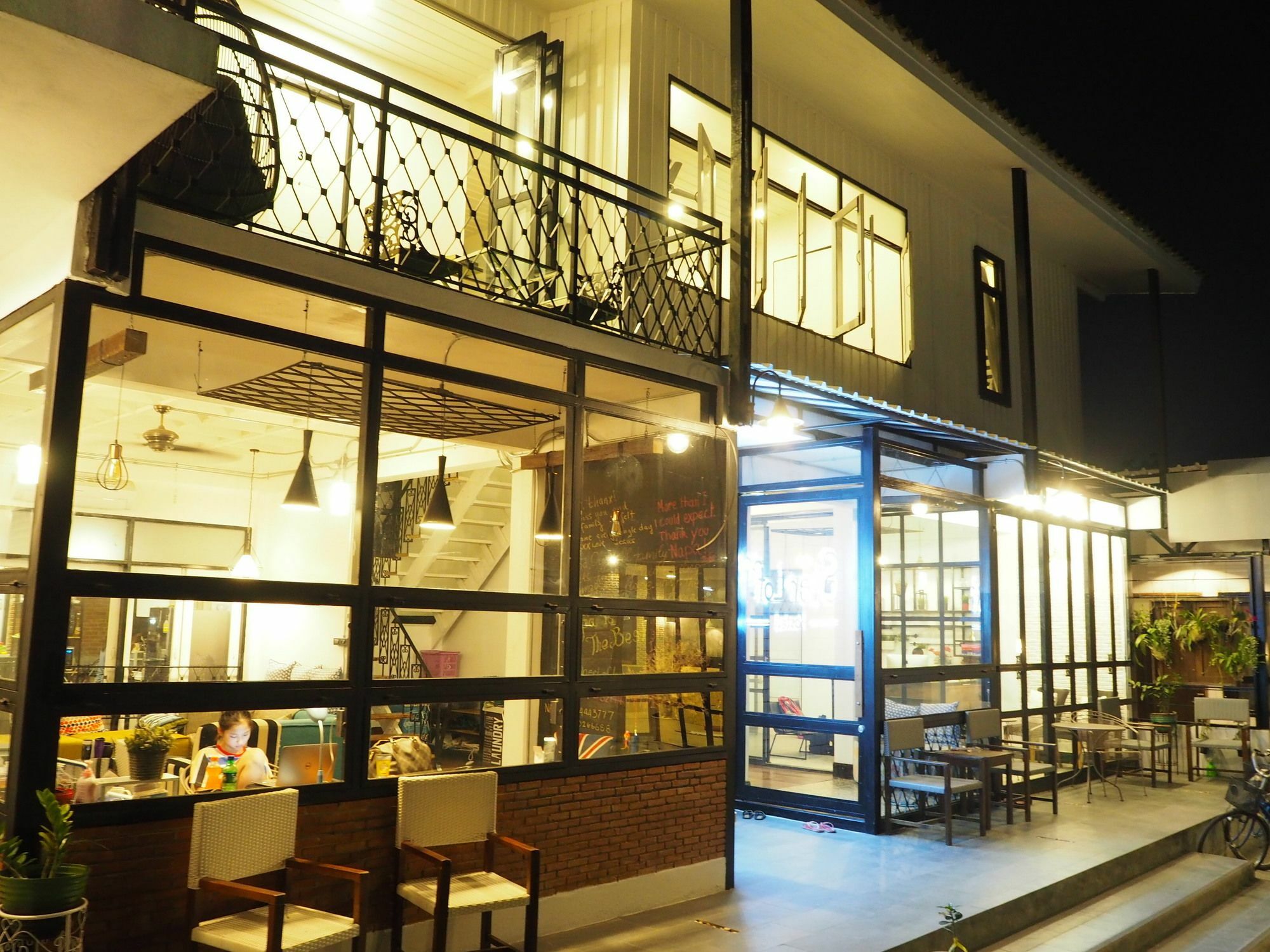 Sherloft Home & Hostel Чиангмай Екстериор снимка
